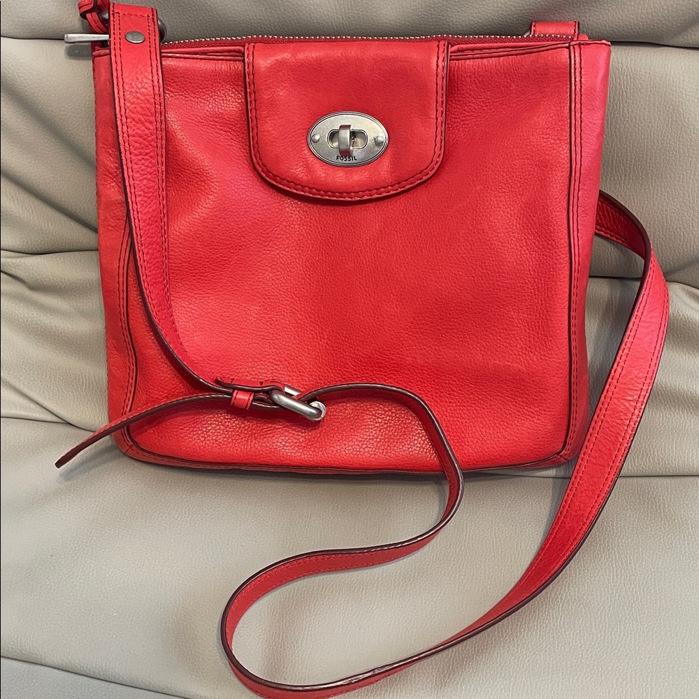 Fossil Authentic Red Pebble Leather Crossbody Bag with front twist closure